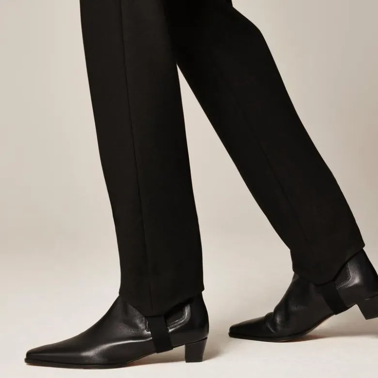 Stirrup pant in four-season stretch