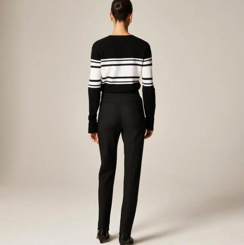 Stirrup pant in four-season stretch