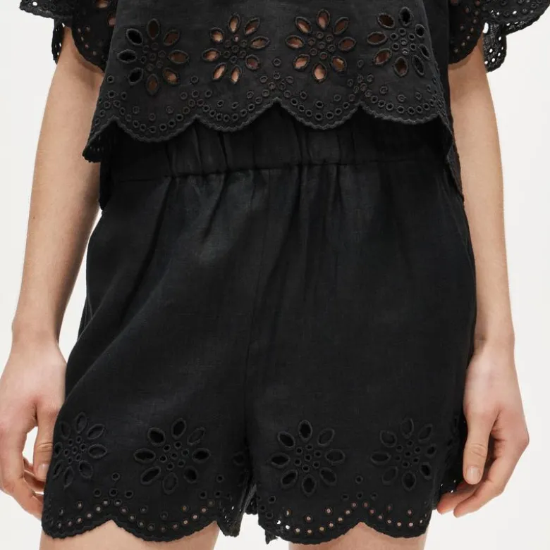 Tropez eyelet short in linen