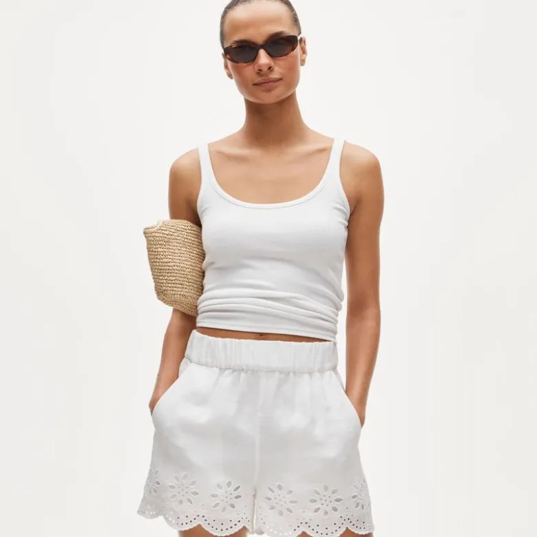 Tropez eyelet short in linen