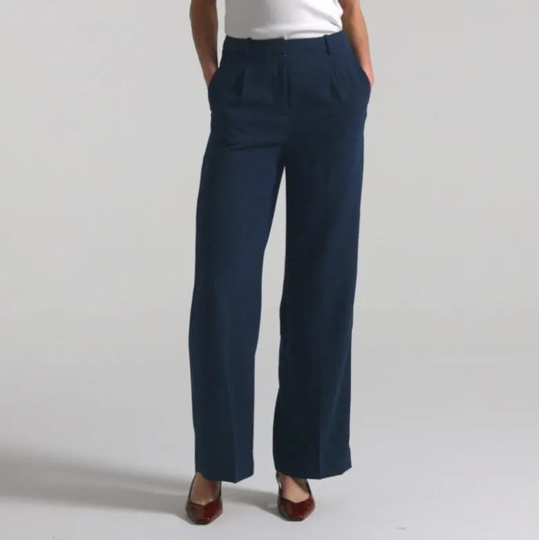 Wide-leg Essential pant in city crepe