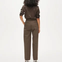 Wide-leg pleated pant