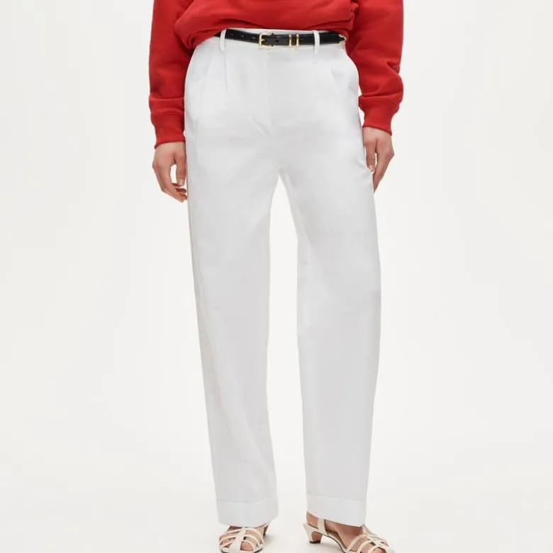 Wide-leg pleated pant