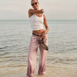 Wide-leg pleated pant