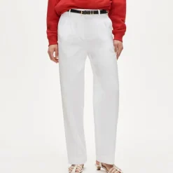 Wide-leg pleated pant